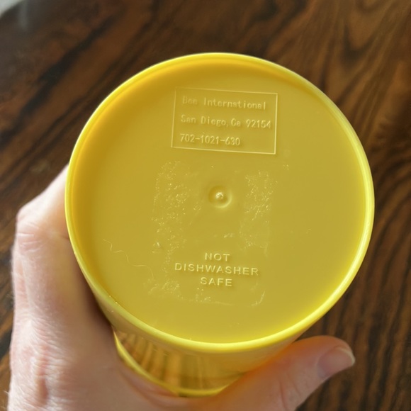 Nestle Nesquik Plastic Cups Advertisement - Picture 2 of 5